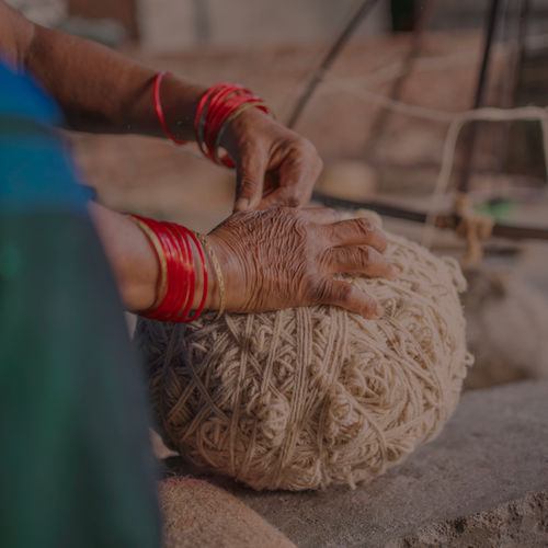 Preparing natural fibres for spinning