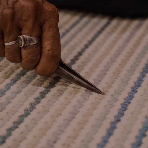 Trimming a rug with hand shears